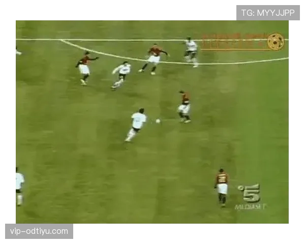 卡卡式盘带直塞为何难以复刻：解析其与现代10号的战术差异